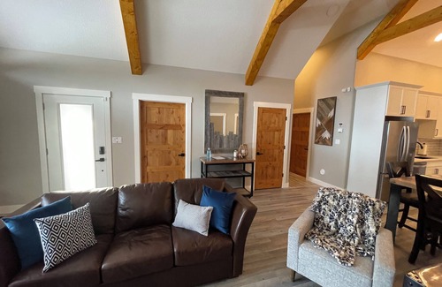 Valemount Bed & Breakfast | Blue Sky Valemount Cabin: Your Ideal Retreat Awaits