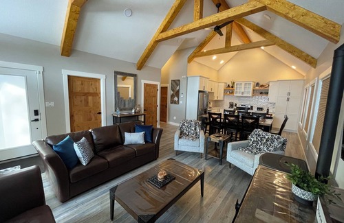 Valemount Bed & Breakfast | Blue Sky Valemount Cabin: Your Ideal Retreat Awaits