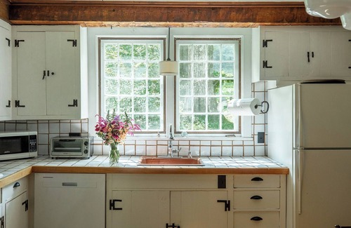 Accord House | Unwind at Blue Springs: Secluded Escape by Minnewaska Park