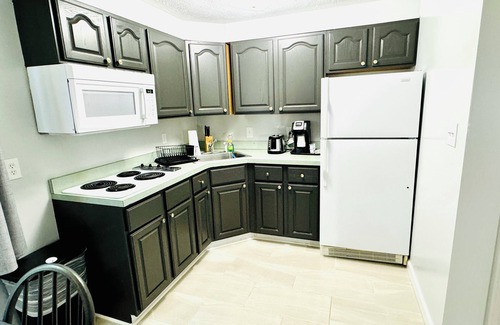 Manomet Hotel | Relax at Blue Spruce Motel & Townhouses with Pool Access