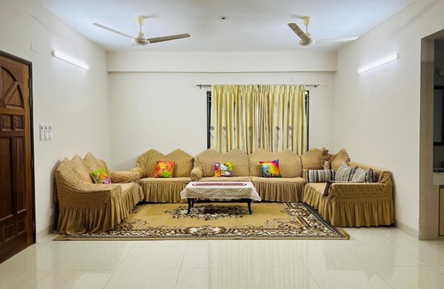 Basundhara Residential Area Apartment | Cozy Blue Star Sun Serviced Apartment with Pet-Friendly Perks