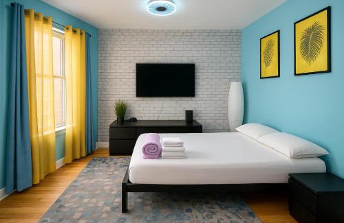 Harlem Apartment | Cozy King Size Room with Shared Bathroom, Rated 8.8/10