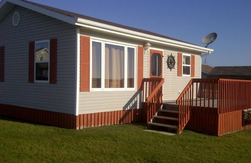 Borden-Carleton Cottage | Inviting Blue Suede View Cottage with Oceanfront Serenity