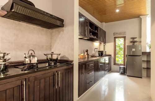 Peliatan Villa | Relax at Blue Swing Villa with Private Pool and Kitchen