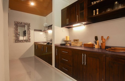 Peliatan Villa | Relax at Blue Swing Villa with Private Pool and Kitchen