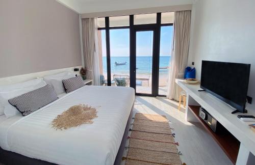 Koh Tao Hotel | Serene Blue Tao Beach Hotel - SHA Plus with Ocean Views