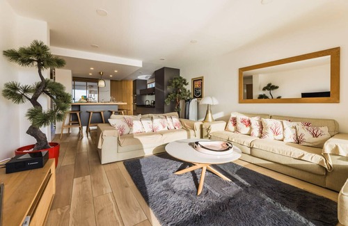 Behobie Apartment | Blue Uhaina: Sea View Apartment in Biarritz Downtown