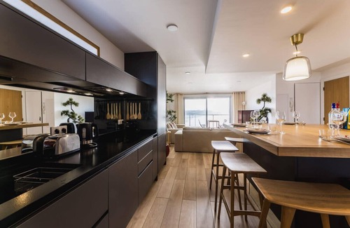 Behobie Apartment | Blue Uhaina: Sea View Apartment in Biarritz Downtown