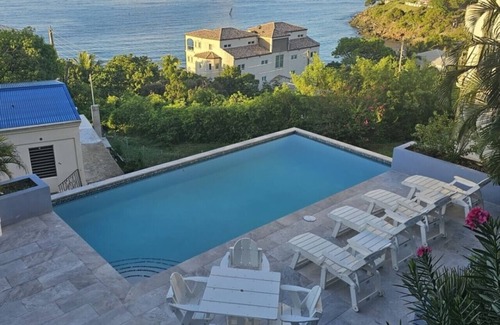 Estate Enighed Condo | Blue View: Walk to Cruz Bay with Family-Friendly Amenities