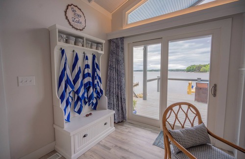Southmont House | Blue View Lakeside Cottage with Breathtaking Lake Views