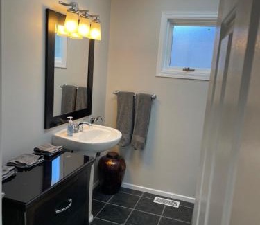 Central Okanagan House | Delightful Blue View Family Getaway with Pet-Friendly Perks