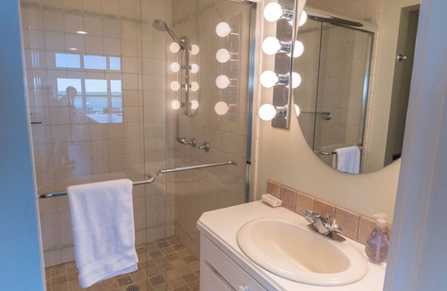Cushing House | Experience Blue View: Oceanfront Retreat with Pool & Kitchen