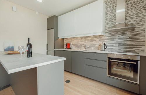 Senhora da Hora House | Discover Blue Villa by Hosty: Family-Friendly & 4-Star Comfort