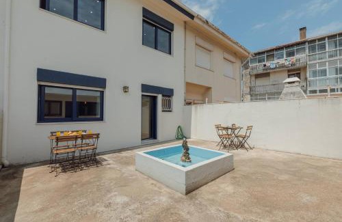 Senhora da Hora House | Discover Blue Villa by Hosty: Family-Friendly & 4-Star Comfort