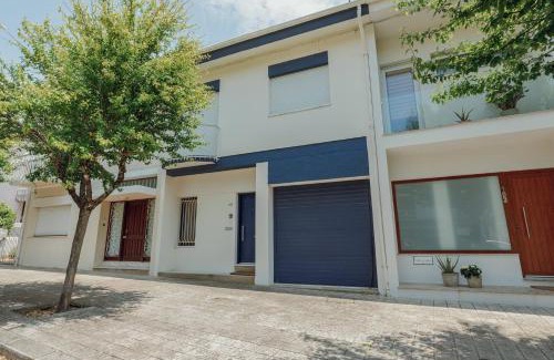 Senhora da Hora House | Discover Blue Villa by Hosty: Family-Friendly & 4-Star Comfort