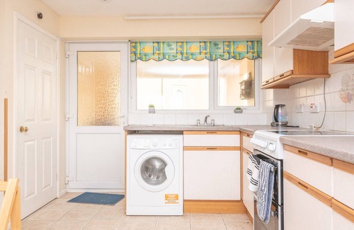 Perranporth Apartment | Cozy Blue Waters with Ocean View in Perranporth