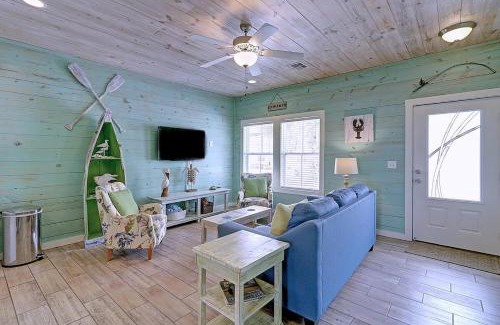 Port Aransas House | Unforgettable Blue Wave at Station Place with Pool & Family Fun