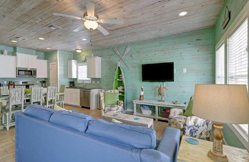 Port Aransas House | Unforgettable Blue Wave at Station Place with Pool & Family Fun