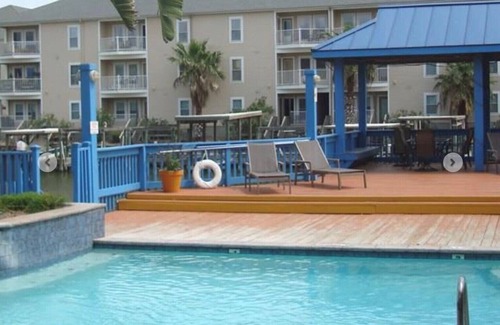 Corpus Christi Condo | Unforgettable Blue Waves Beach Resort: Family-Friendly Escape