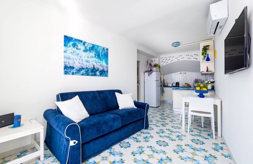 Chiesa Nuova House | Relax at Blue Waves in Positano with Breakfast & Kitchen