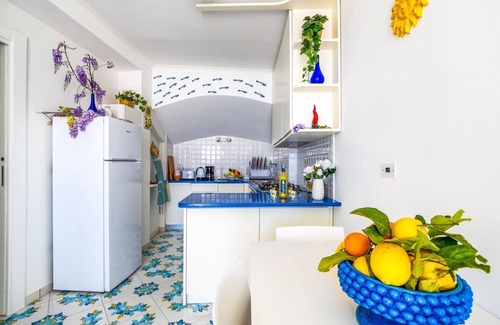 Chiesa Nuova House | Relax at Blue Waves in Positano with Breakfast & Kitchen