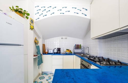 Chiesa Nuova House | Relax at Blue Waves in Positano with Breakfast & Kitchen