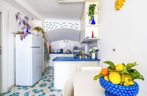 Chiesa Nuova Apartment | Discover Blue Waves: Relax by the Spa and Enjoy Breakfast
