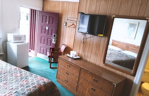 Winfield Hotel | Budget-Friendly Blue Way Inn And Suites in Winfield