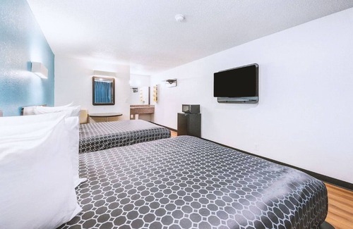 Beeville Hotel | Comfortable Stay at Sky Palace Inn & Suites Beeville