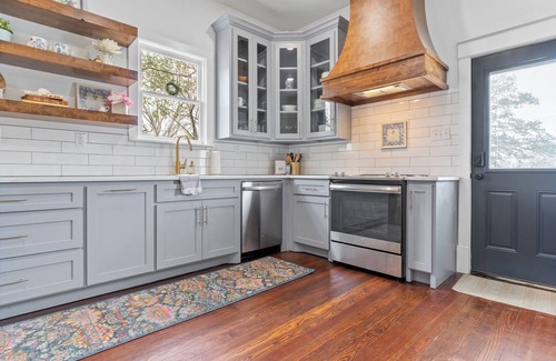 Waco House | Classic Southern Style Retreat in South Haven - 9.6/10 Rated