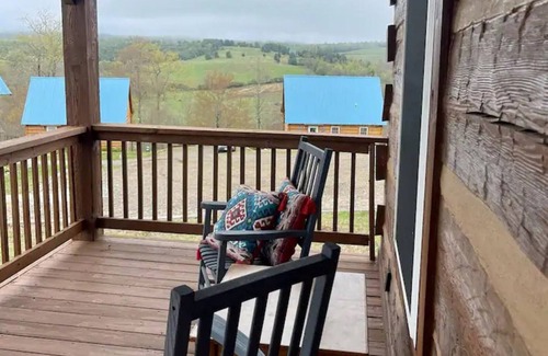 Vesta Cabin | Majestic Blue Willow Cabin with Breathtaking 180-Degree Views