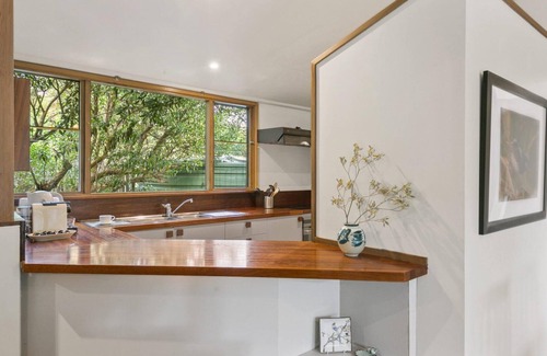 Moggs Creek House | Blue Wren: A Nature Lover's Retreat with Ocean View