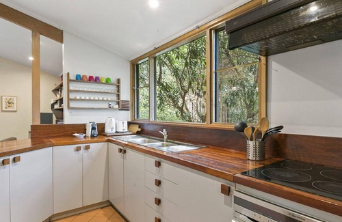 Moggs Creek House | Blue Wren: A Nature Lover's Retreat with Ocean View