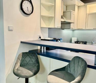 Pradnik Bialy Apartment | Blue Zone Apartment with FREE Parking, Balcony and Garden