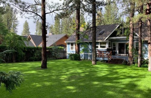 Winter Park House | BLUEBEARY PINES: Private Hot Tub & Steps to Ski Shuttles