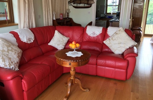Probus Apartment | Bluebell Apartment Suite with separate lounge area