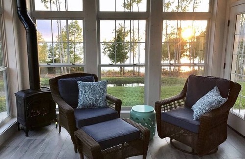 Egg Harbor House | Elegantly Appointed Bluebell Cottage with Private Pier