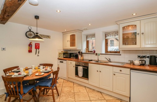 Pembridge Cottage | Pet-Friendly Bluebell Cottage with Hot Tub in Pembridge