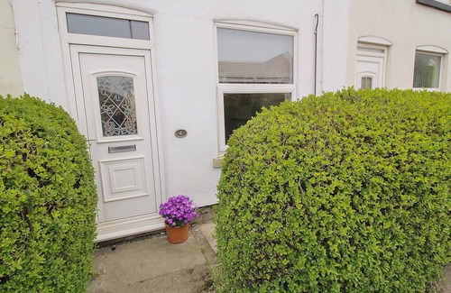 Selby Cottage | Pet-Friendly Bluebell Cottage with Garden in Brayton