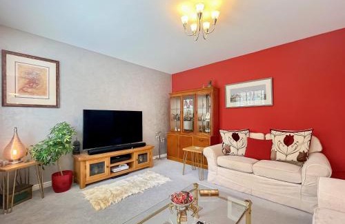 Frome House | Discover Bluebell House: Family and Pet-Friendly Retreat