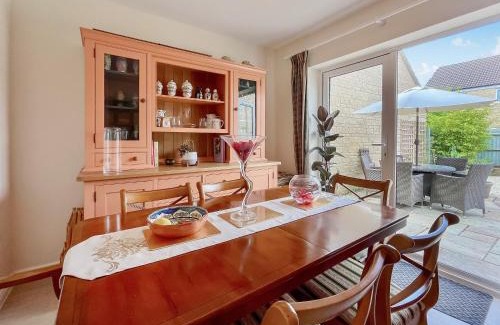 Frome House | Discover Bluebell House: Family and Pet-Friendly Retreat