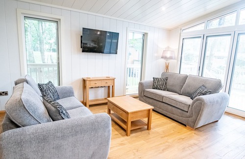 Gargrave Cabin | BLUEBELL LODGE, family friendly, with a garden in Gargrave