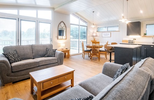 Gargrave Cabin | BLUEBELL LODGE, family friendly, with a garden in Gargrave