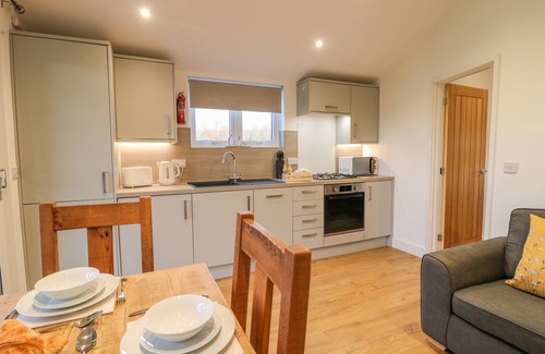 Swadlincote Cottage | Bluebell Retreat: Romantic Escape with Hot Tub in Donisthorpe