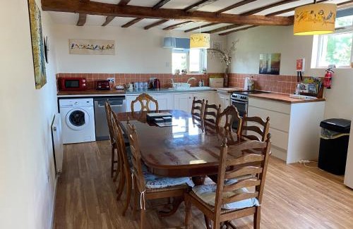 Michelmersh Apartment | Experience Bluebells Farmstay: 10/10 Guest Rated Retreat