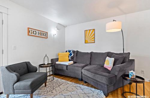 University Area House | Blueberry Bungalow - UMED Area