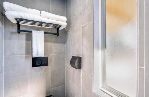 Greater East End Apartment | Experience Comfort at Blueberry Container @ EADO Juice Box