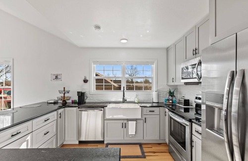 Mena House | Ideal Blueberry Cottage in Mena: Remodeled with Great Amenities