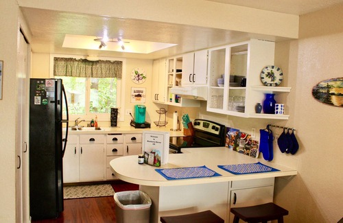 Seward House | Unforgettable Blueberry Haven at Mt. Marathon's Base