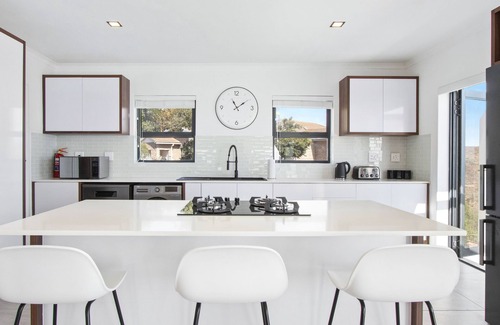 St. Helena Bay House | Family-Friendly Blueberry Villa: Three Bedroom Getaway
